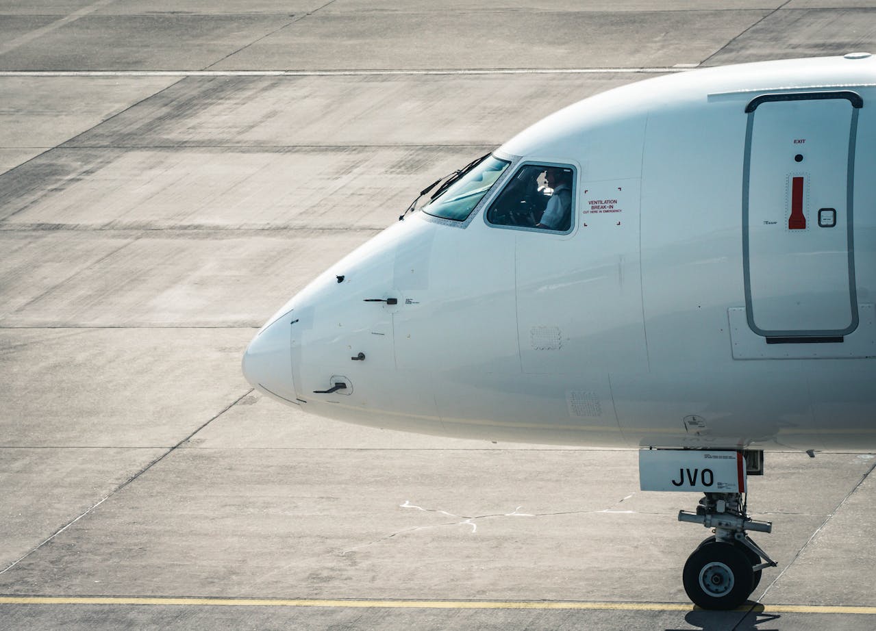 An airplane landing, symbolizing the convenience of Hummer Limousine Budapest for luxurious and seamless airport transfers.