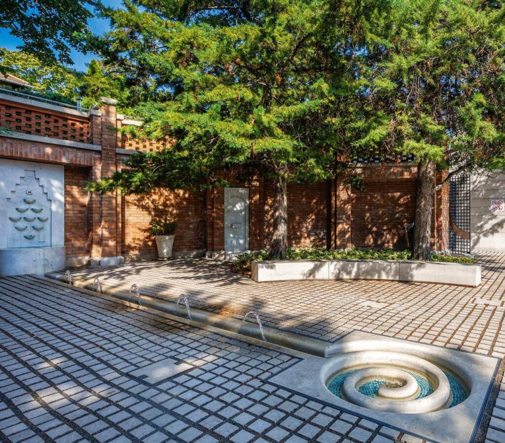 Hidden Budapest photo spots limo experience at the romantic Gül Baba Garden